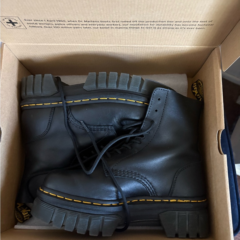 Dr. Martens Audrick Nappa leather platform Boots (women’s size 7)